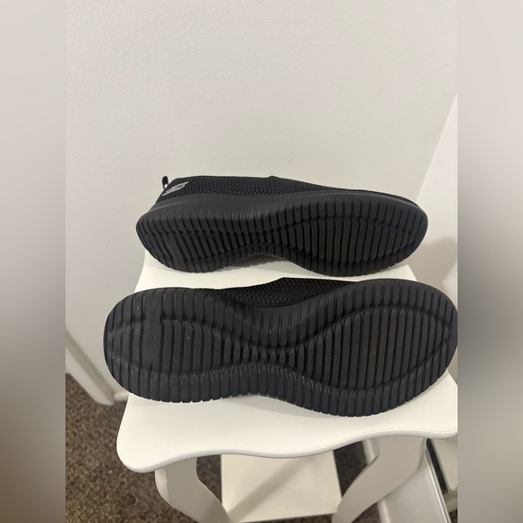 Skechers Black Loafers Slip-On Comfort - Picture 6 of 7